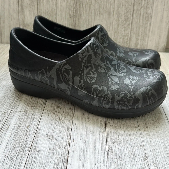 CROCS - WOMENS NERIA PRO II GRAPHIC CLOG SIZE 10 - Picture 2 of 8